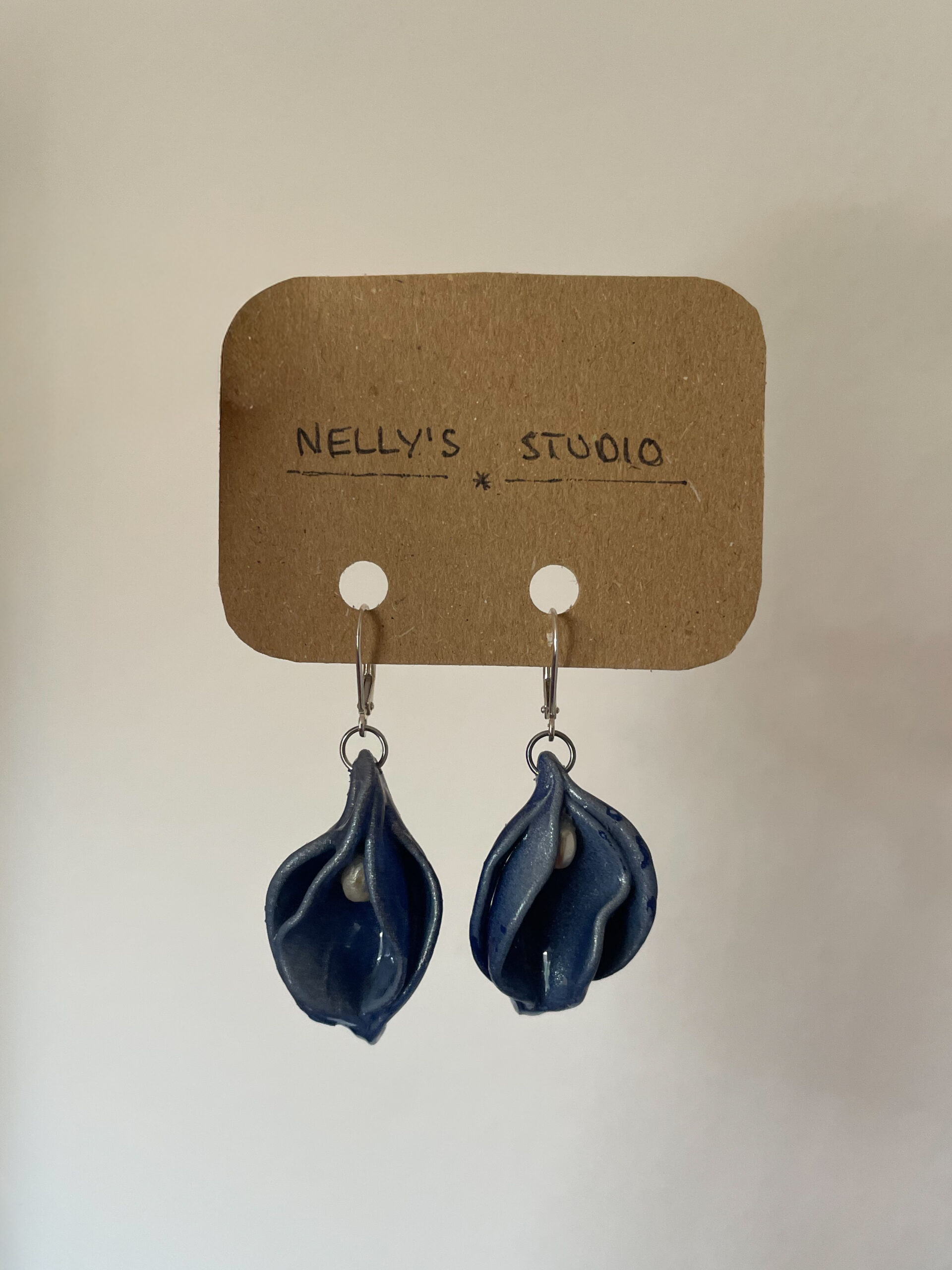 925 Silber feministische Vulva-Ohrringe aus Polymer Clay – Bild 4