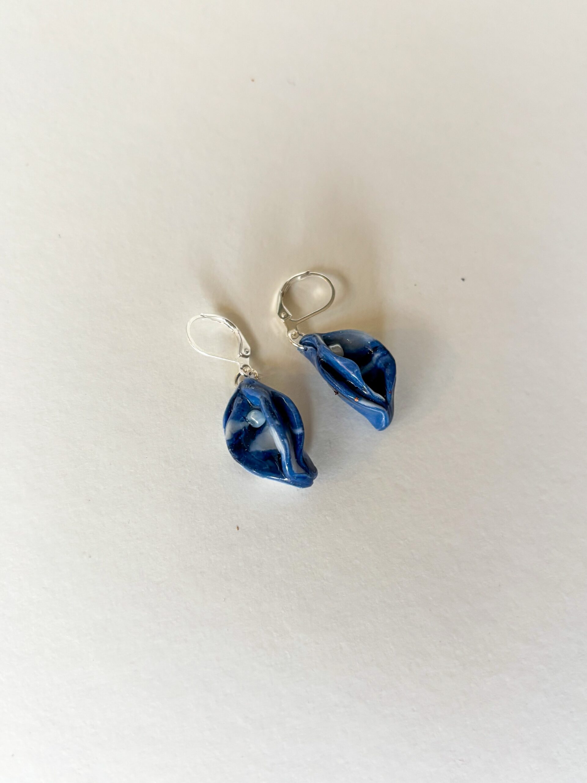 Blau marmorierte Vulven in klein – Bild 7