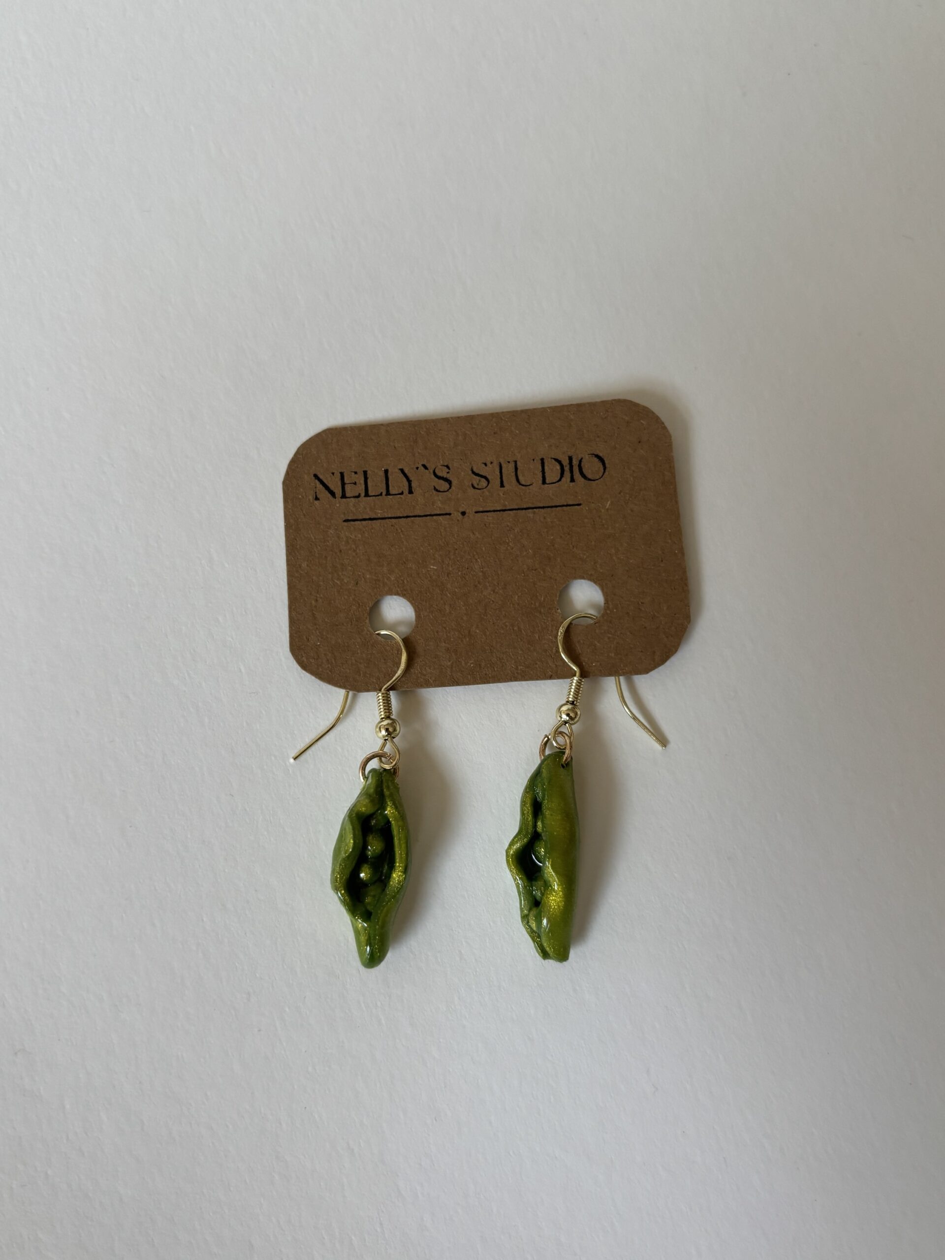 Süße Erbsen-Ohrringe grün Glitzer aus Polymer Clay – Bild 7