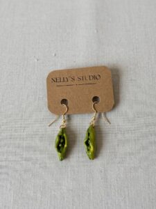 Süße Erbsen-Ohrringe grün Glitzer aus Polymer Clay